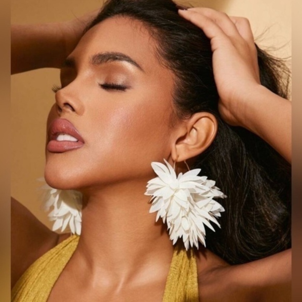 ✨NEW Elegant White Floral Flower Earrings